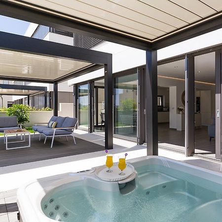 Shell Luxury Residences With Pool And Whirlpool Zára Kültér fotó