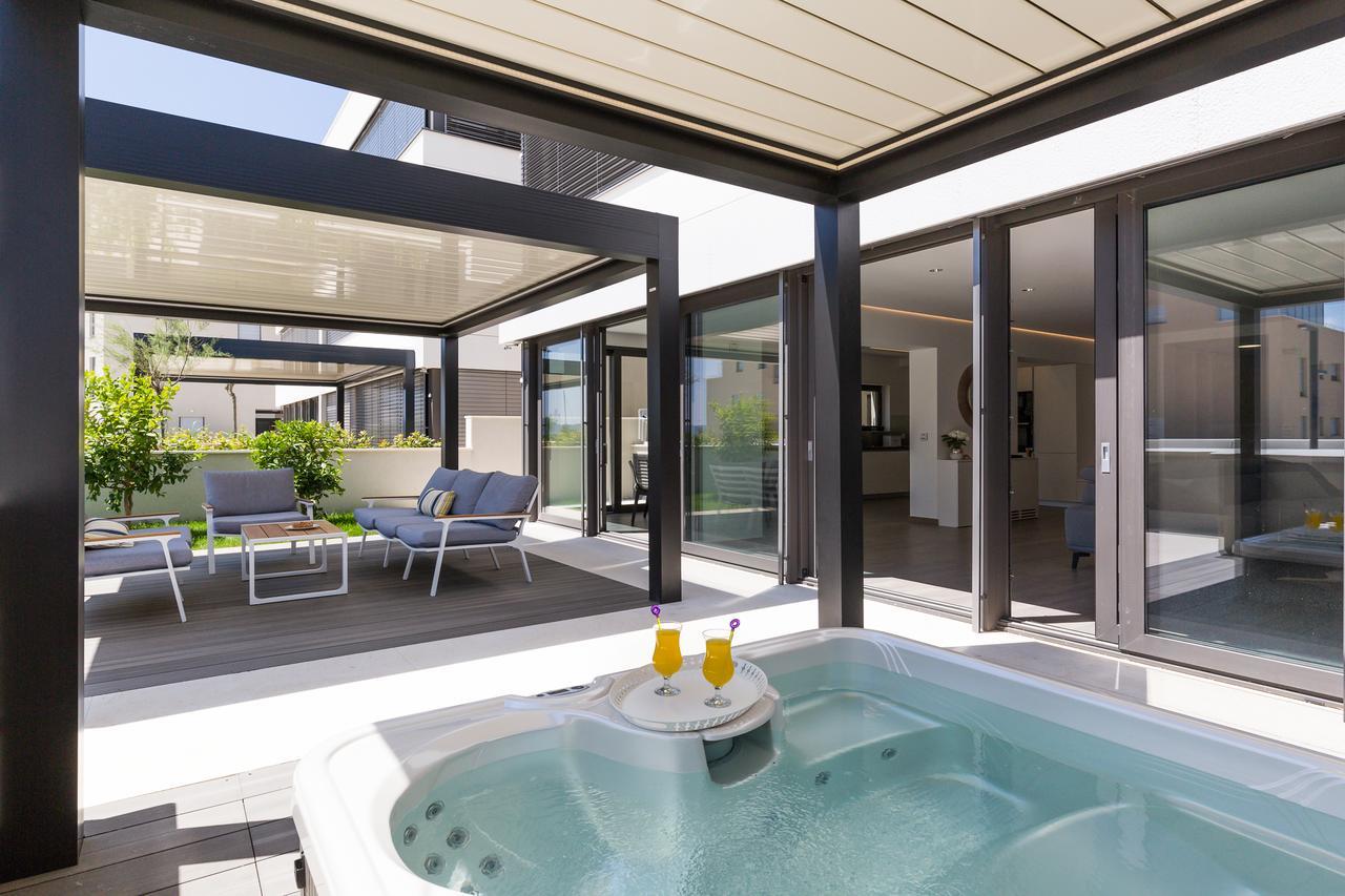 Shell Luxury Residences With Pool And Whirlpool Zára Kültér fotó