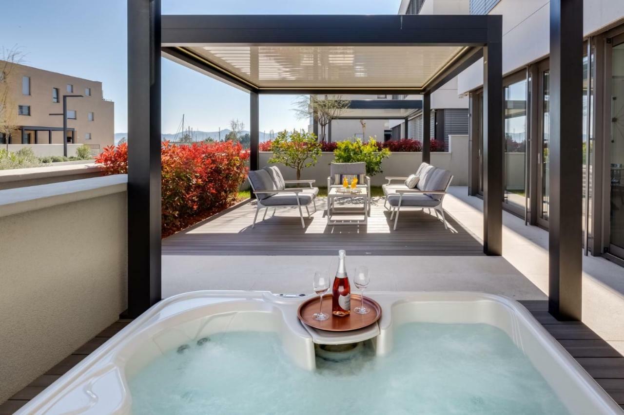 Shell Luxury Residences With Pool And Whirlpool Zára Kültér fotó