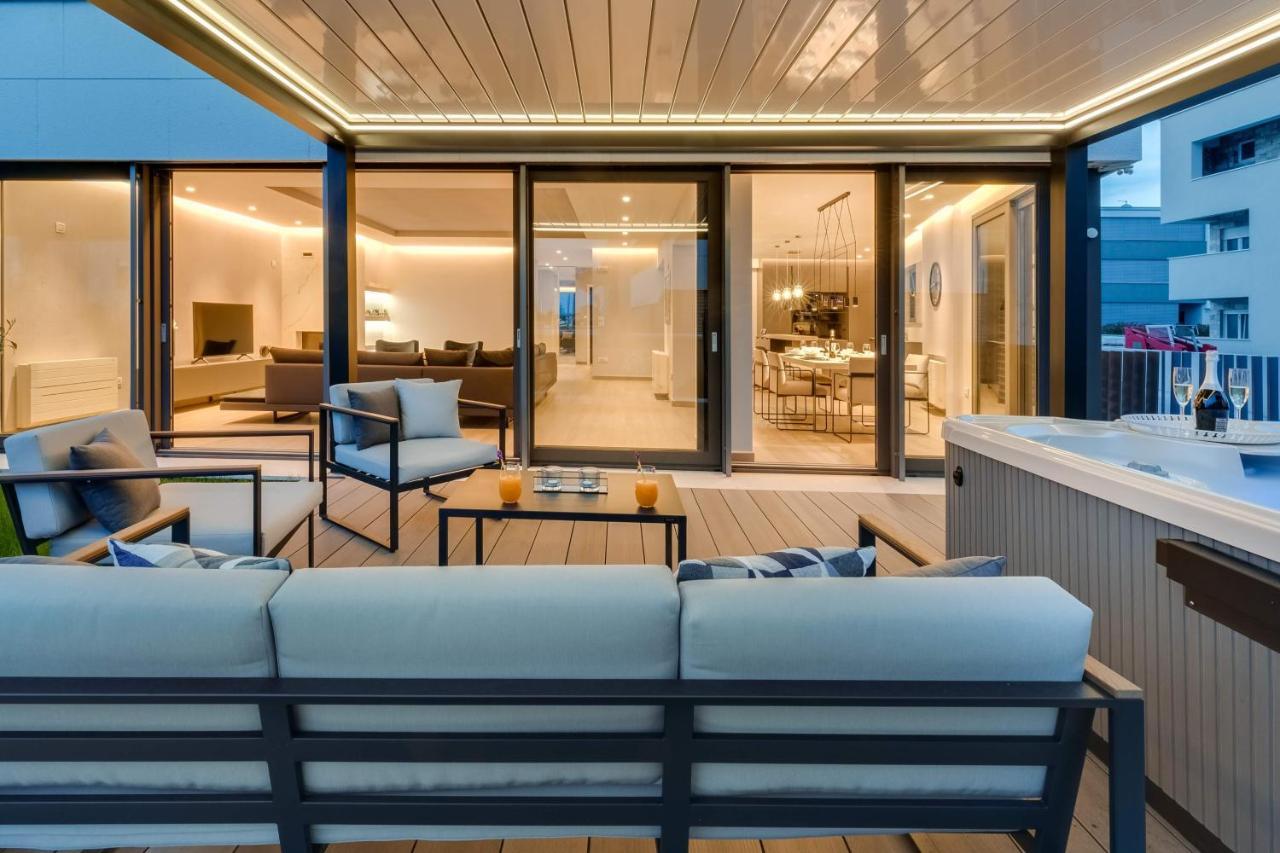 Shell Luxury Residences With Pool And Whirlpool Zára Kültér fotó